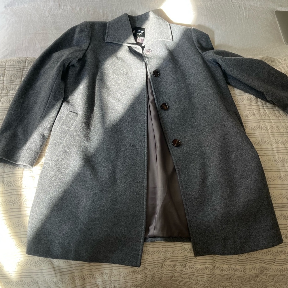 Grey 100% cashmere coat. Size M